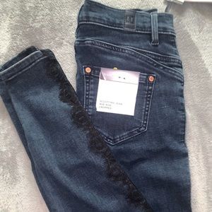 Ivanka Trump Sculpting Skinny Jean, size 2